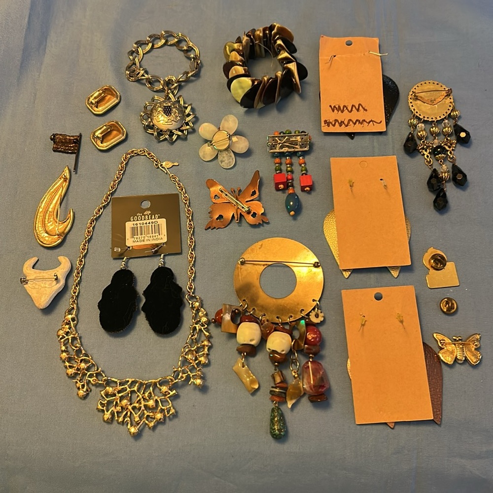 Lot of Assorted Jewelry 💎 Necklace Brooches Earrings Bracelets Pins (19 pieces) - Picture 11 of 16